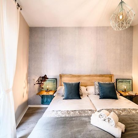 Apartamentos San Pedro Sevilla Bagian luar foto