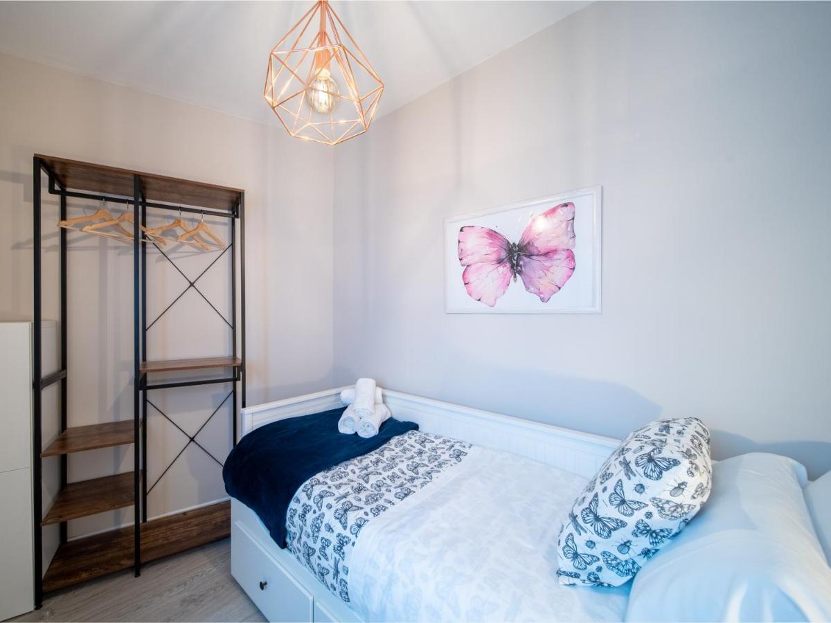 Apartamentos San Pedro Sevilla Bagian luar foto