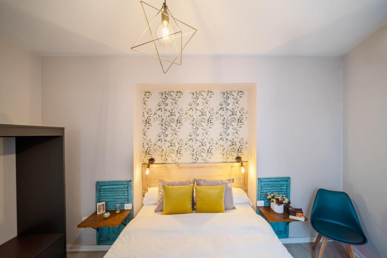 Apartamentos San Pedro Sevilla Bagian luar foto