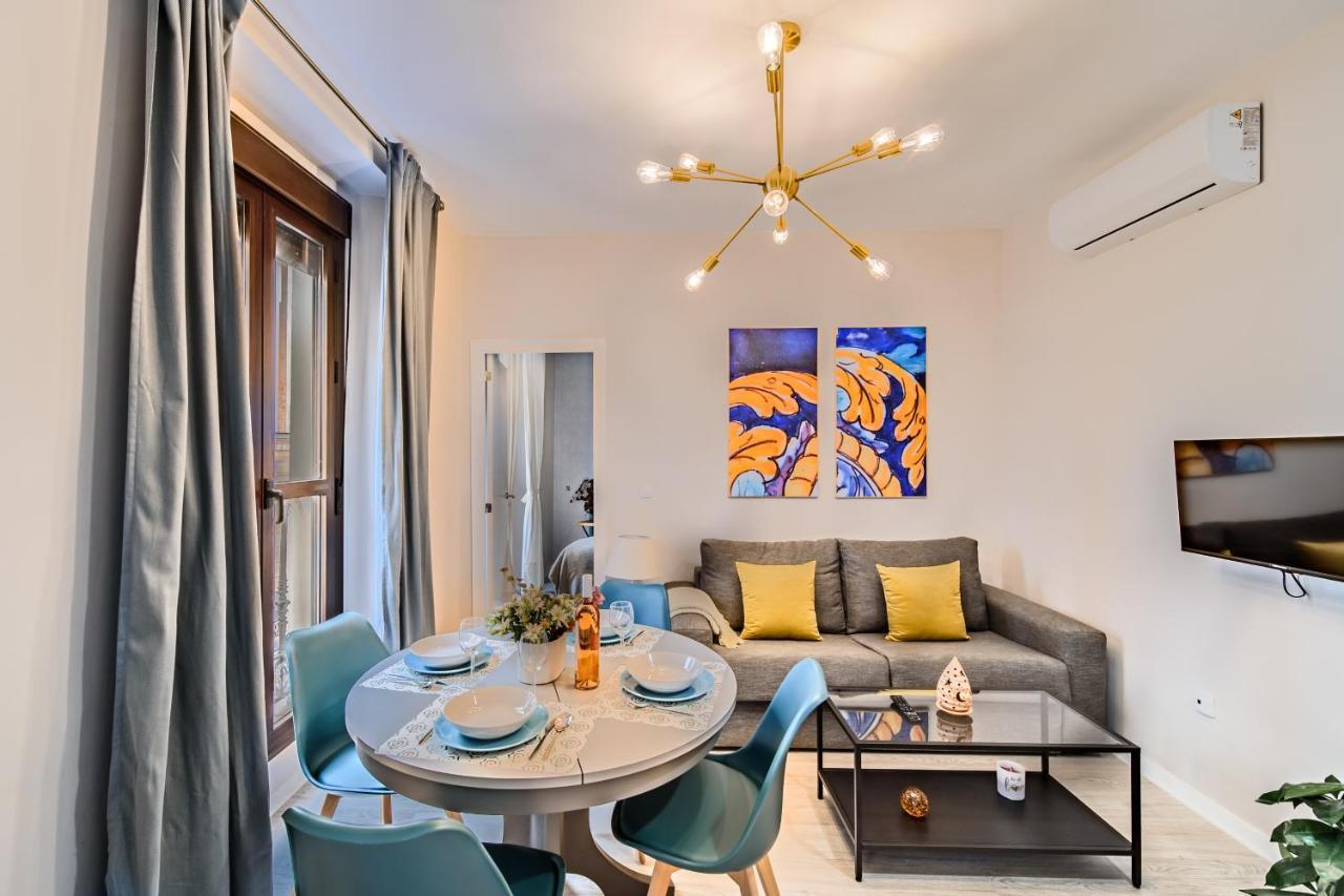 Apartamentos San Pedro Sevilla Bagian luar foto